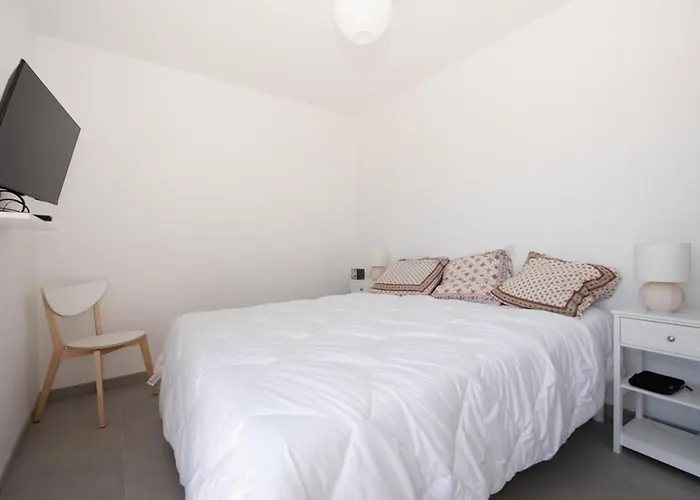 Le Lavandou, T3 Climatise 4 Pers, Proximite Plage, Parking - Fr-1-803-59