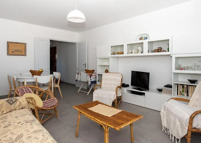 Le Lavandou, T3 Climatise 4 Pers, Proximite Plage, Parking - Fr-1-803-59 Apartment